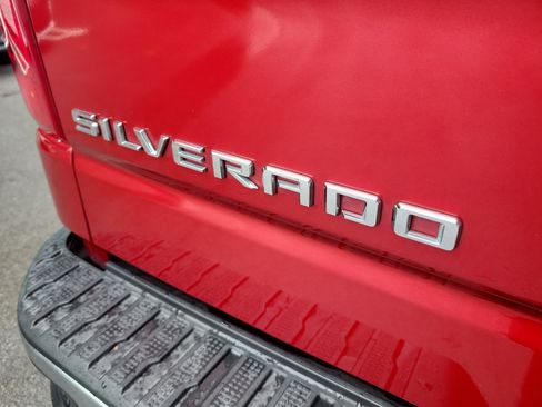 Used 2022 Chevrolet Silverado 1500 LT RWD image 9