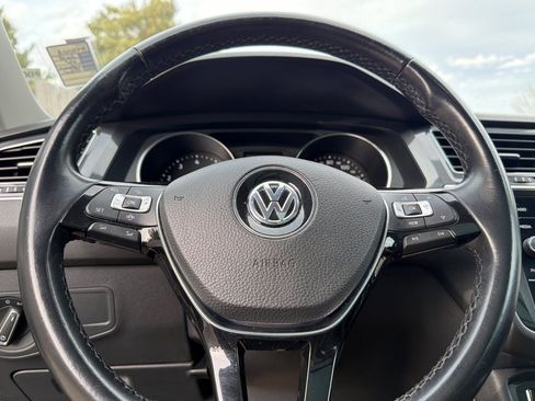 Used 2019 Volkswagen Tiguan SE w/ Panoramic Sunroof Package image 32