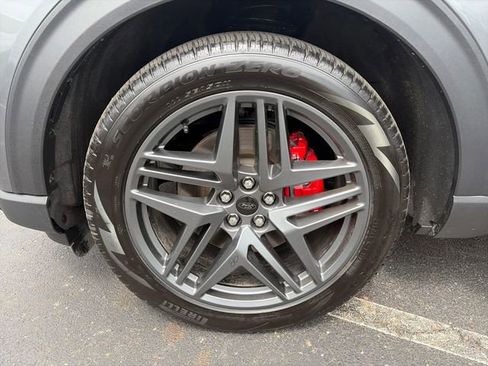 Used 2025 Ford Explorer ST image 29