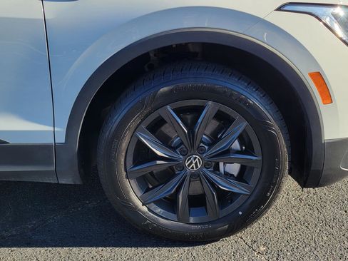 Certified 2024 Volkswagen Tiguan SE image 13