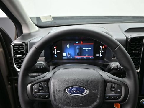 Used 2025 Ford Ranger XLT AWD/4WD image 16