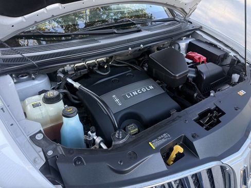 Used 2013 Lincoln MKX Base 4dr SUV image 18