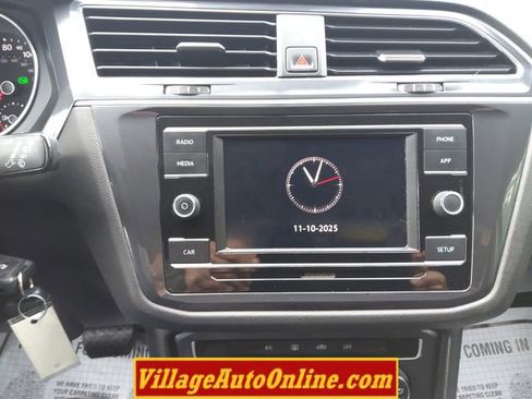 Used 2019 Volkswagen Tiguan S image 39