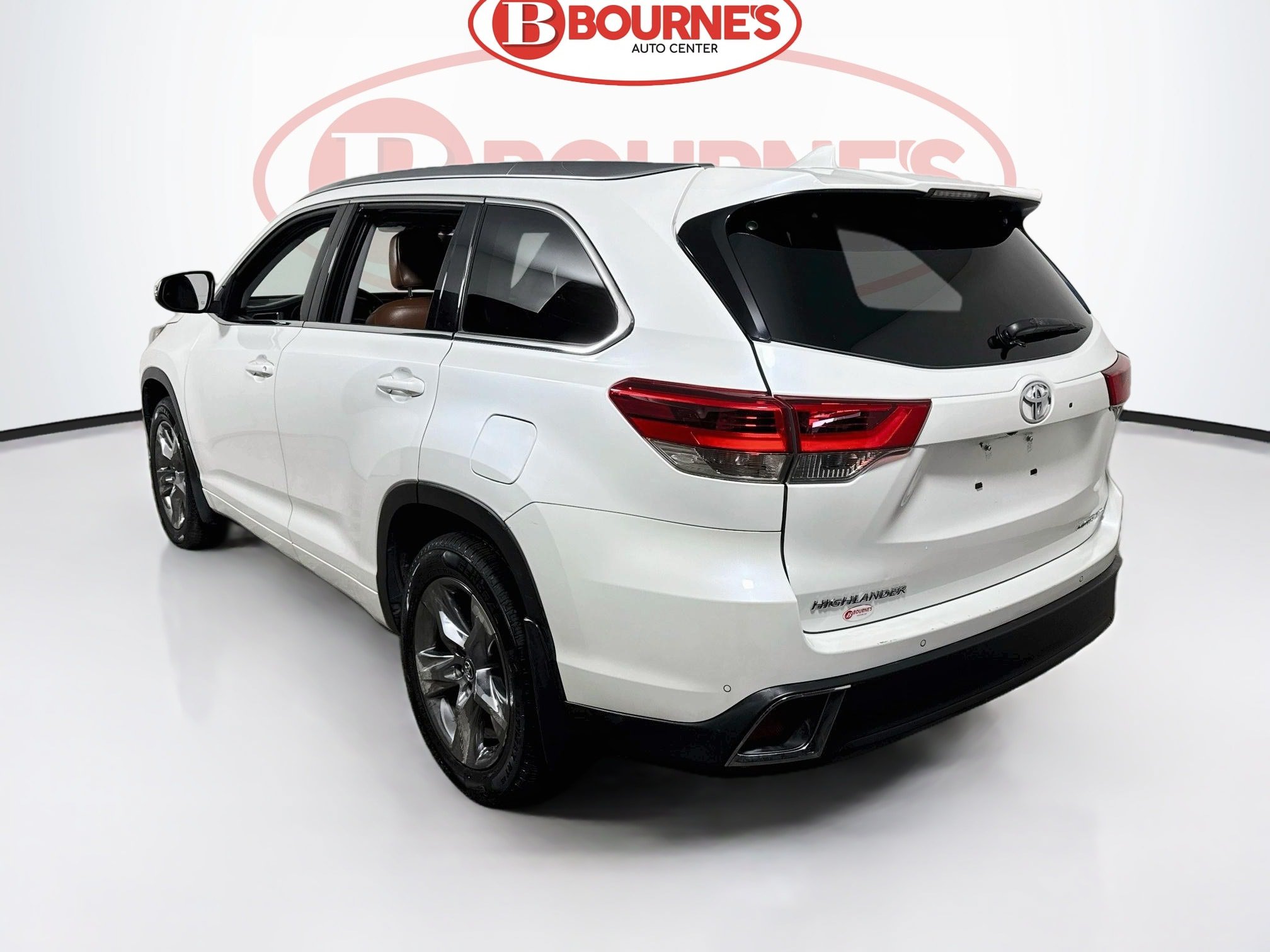 Used 2019 Toyota Highlander Limited Platinum w/ Carpet Mat Package (TMS) AWD/4WD image 10