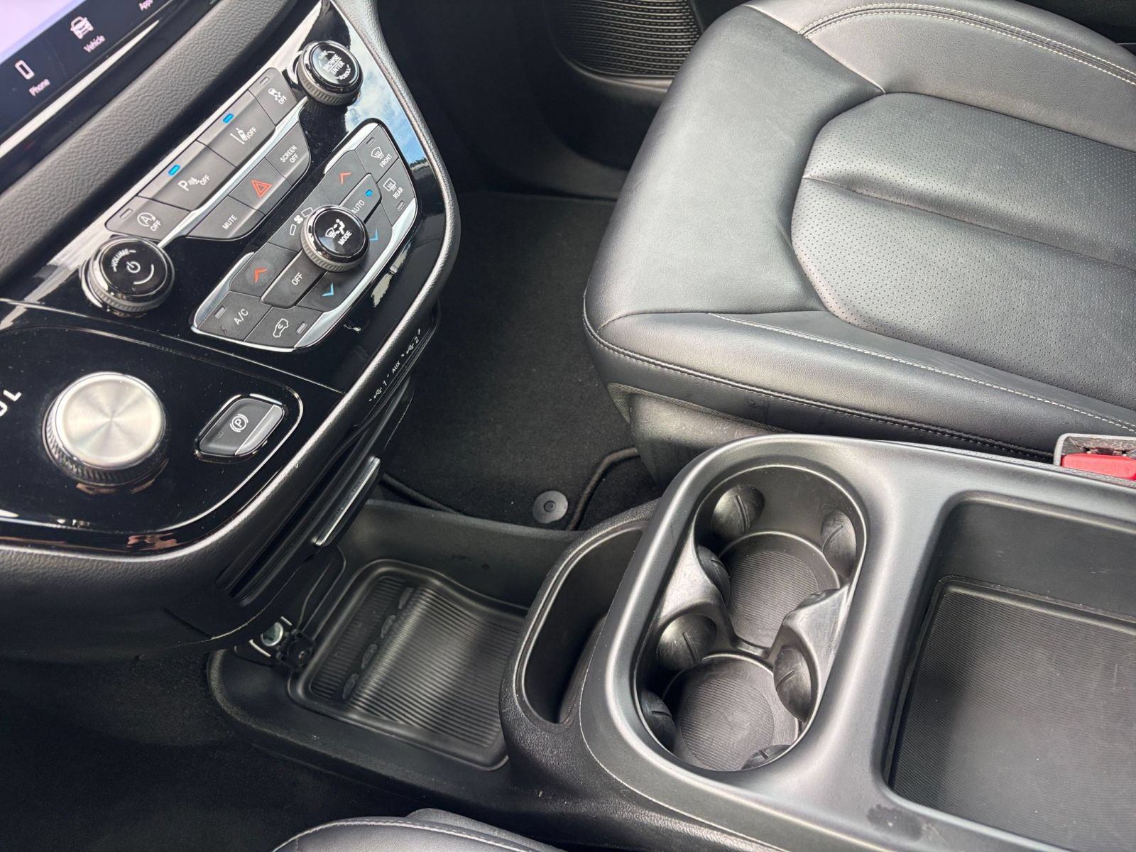 Used 2025 Chrysler Pacifica Select FWD image 43