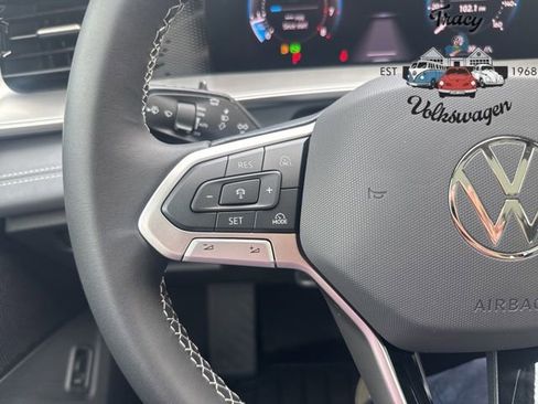 New 2025 Volkswagen Tiguan SE image 14