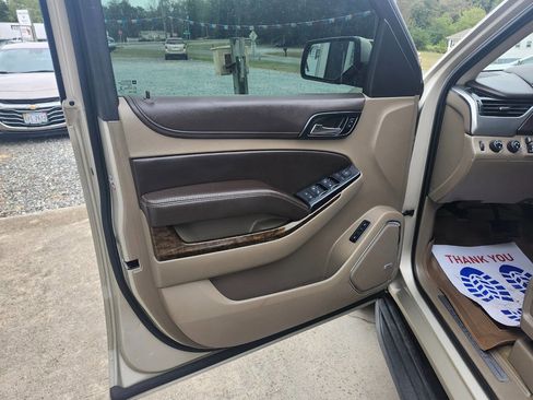 Used 2015 Chevrolet Suburban LT image 8
