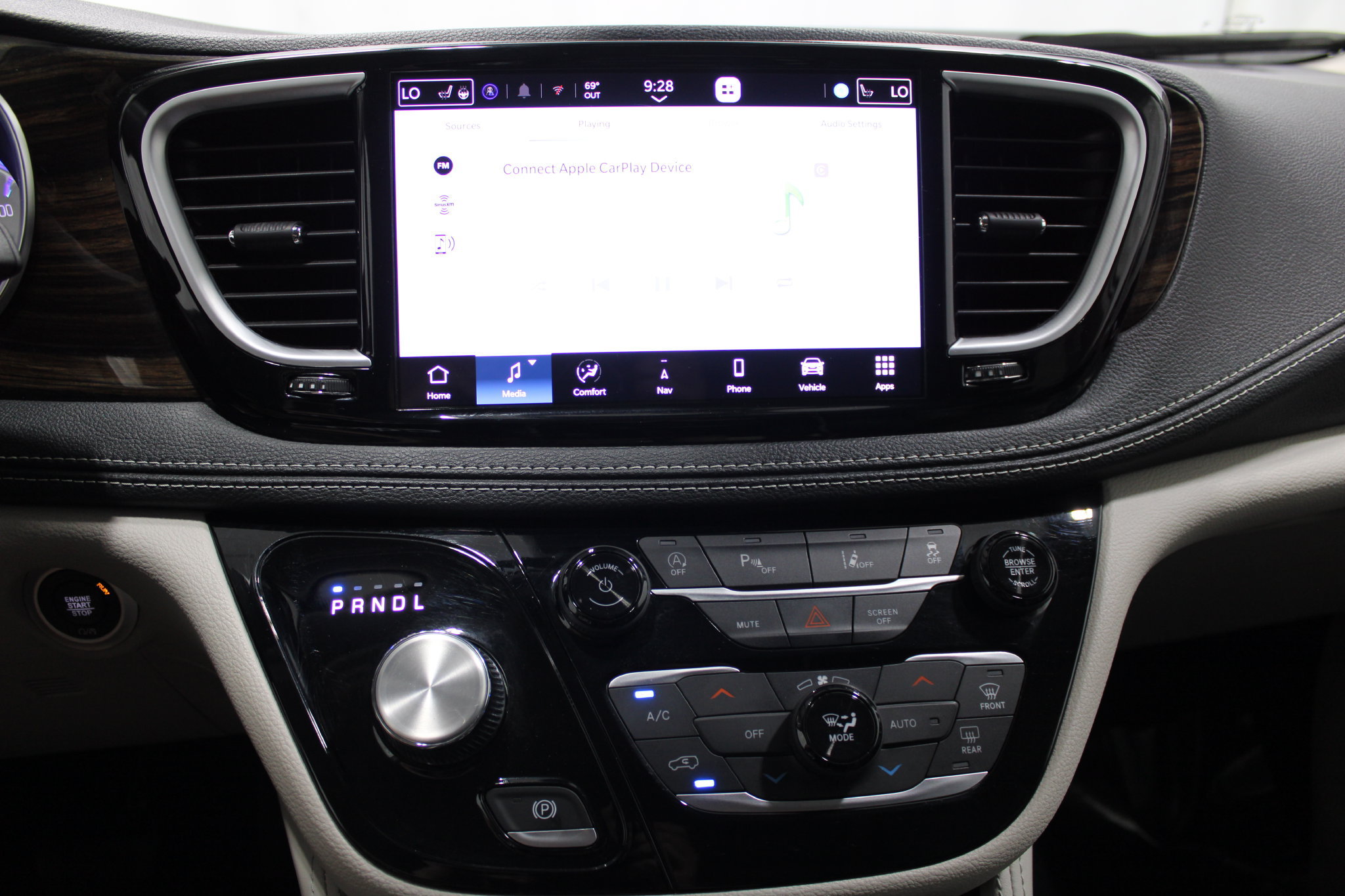 Used 2023 Chrysler Pacifica Limited FWD image 34