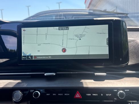 Used 2022 Kia Carnival EX FWD image 13