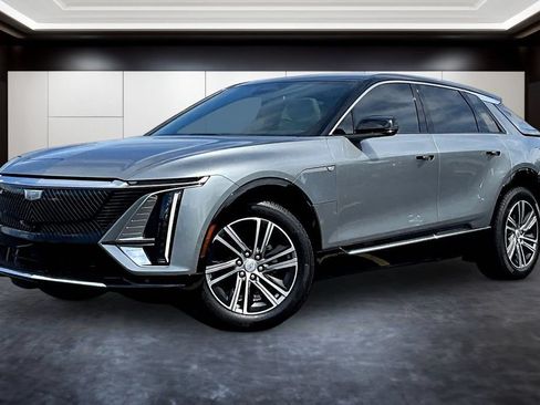 Certified 2025 Cadillac Lyriq Luxury w/ LPO, Floor Liner Package AWD/4WD image 3