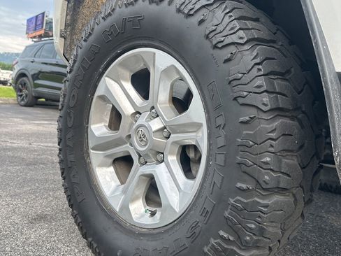 Used 2023 Toyota 4Runner SR5 AWD/4WD image 4