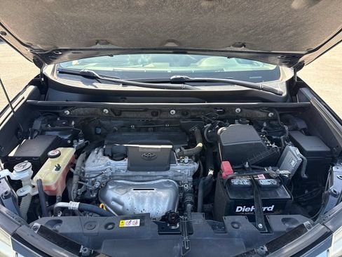Used 2018 Toyota RAV4 LE FWD image 24