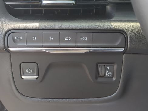 Certified 2021 Cadillac Escalade Premium Luxury AWD/4WD image 17