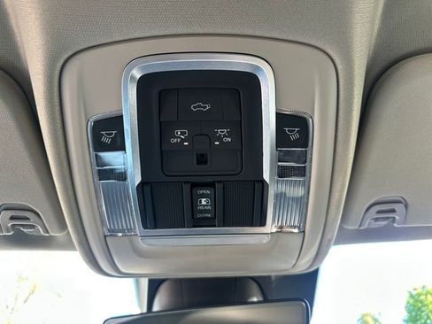 Used 2022 RAM 1500 Laramie AWD/4WD image 43