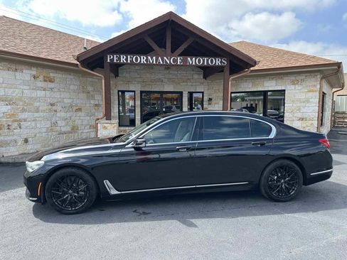 Used 2016 BMW 750i image 2