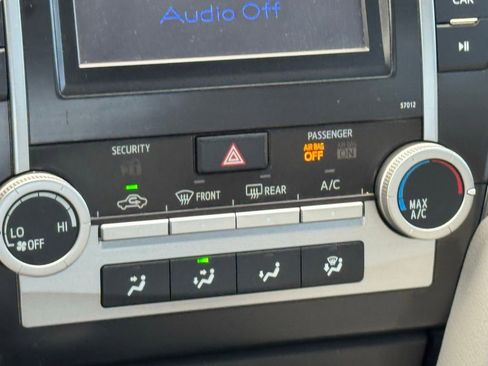 Used 2012 Toyota Camry LE image 29