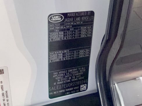 Used 2024 Land Rover Defender 110 X-Dynamic SE AWD/4WD image 32