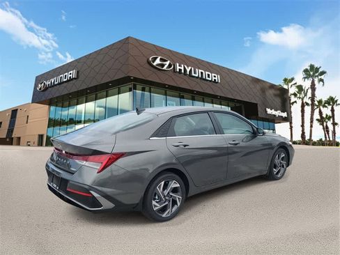 New 2025 Hyundai Elantra Limited image 3