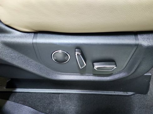 Used 2023 Ford Expedition Limited image 42