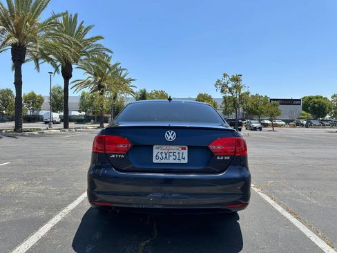 Used 2011 Volkswagen Jetta SE FWD image 4