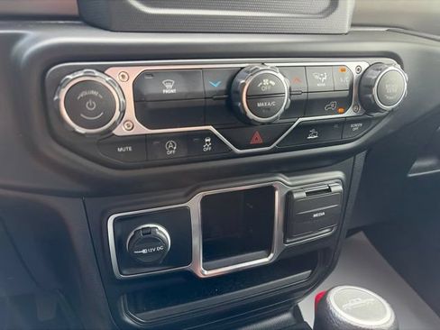 Used 2022 Jeep Gladiator Sport AWD/4WD image 18