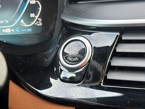 Used 2023 BMW 530e w/ Premium Package image 19