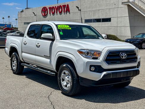 Used 2017 Toyota Tacoma SR5 RWD image 3