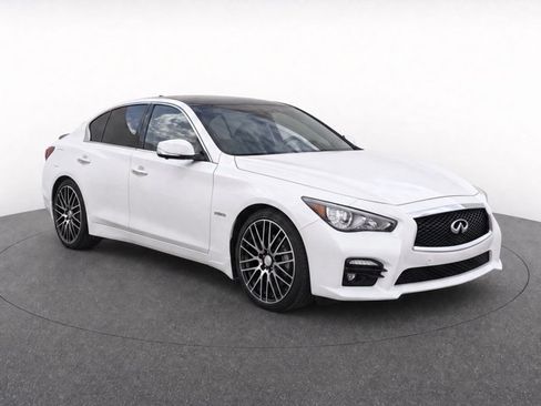 Used 2014 INFINITI Q50 Hybrid w/ Deluxe Technology Package RWD image 3