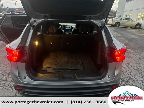 Used 2024 Chevrolet Trax RS w/ Sunroof Package FWD image 25