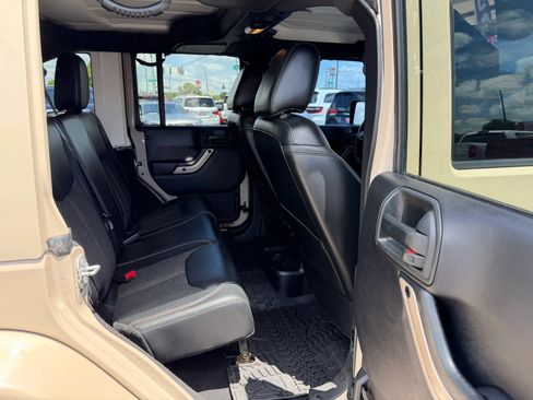 Used 2016 Jeep Wrangler Unlimited Sahara AWD/4WD image 11
