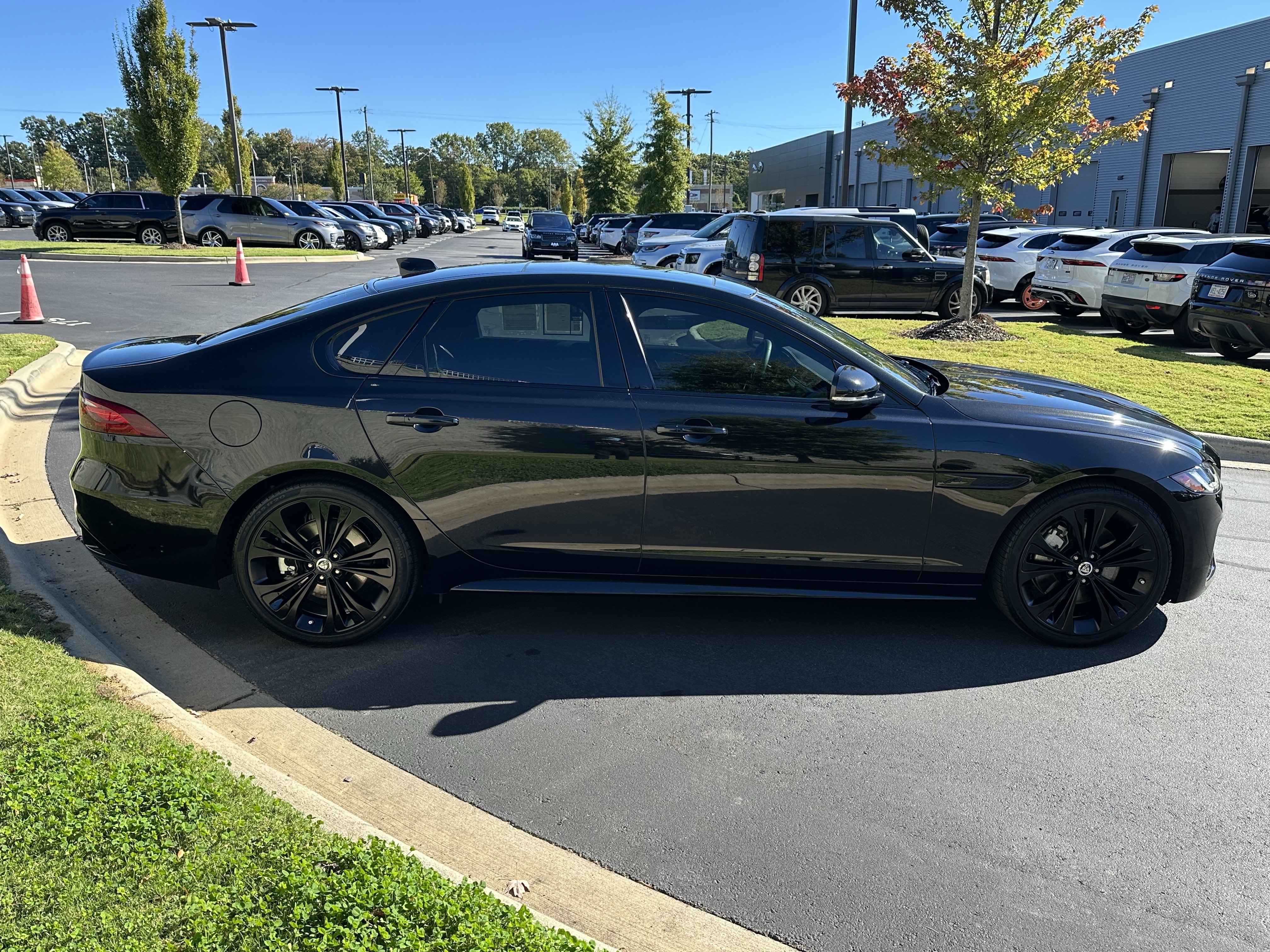 Certified 2024 Jaguar XF R-Dynamic SE AWD/4WD image 7