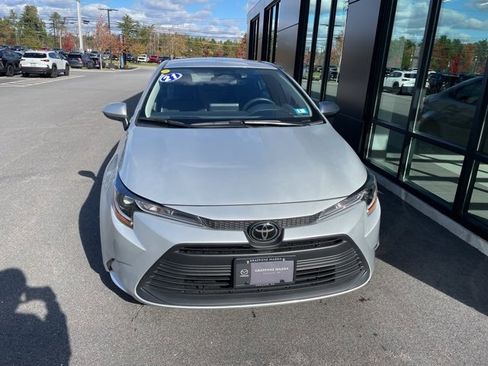 Used 2025 Toyota Corolla LE image 3