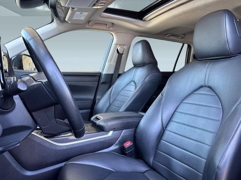 Used 2024 Toyota Highlander XLE FWD image 23