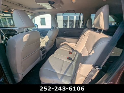 Used 2021 Honda Pilot Touring image 12