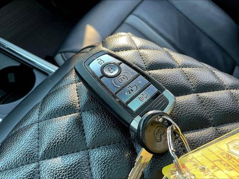 Used 2018 Ford F150 Platinum w/ Equipment Group 701A Luxury image 10