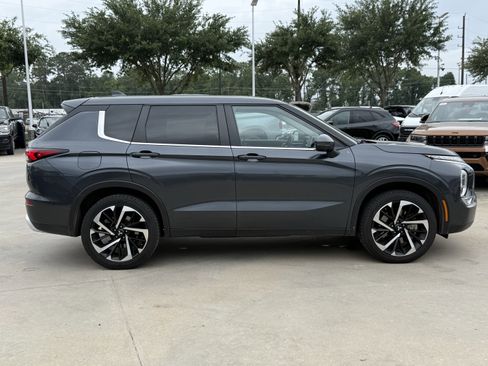 Used 2024 Mitsubishi Outlander SE FWD image 3