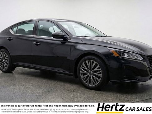 Used 2025 Nissan Altima 2.5 SV image 1