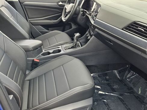 Used 2024 Volkswagen Jetta SE w/ Panoramic Sunroof Package FWD image 16
