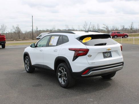 Used 2025 Chevrolet Trax LT image 7