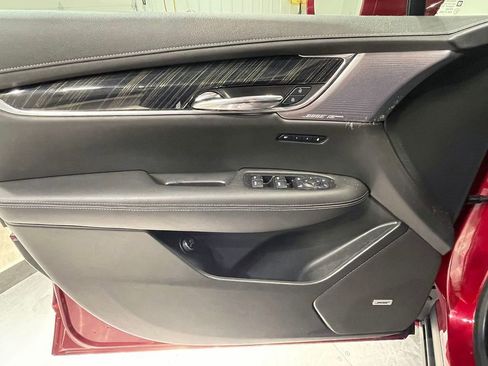 Used 2020 Cadillac XT6 Premium Luxury AWD/4WD image 23