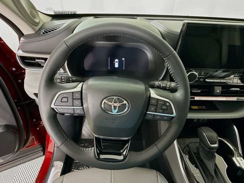 New 2026 Toyota Highlander Platinum AWD/4WD image 11