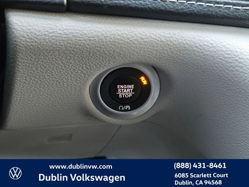 Used 2024 Chrysler Pacifica Select image 21