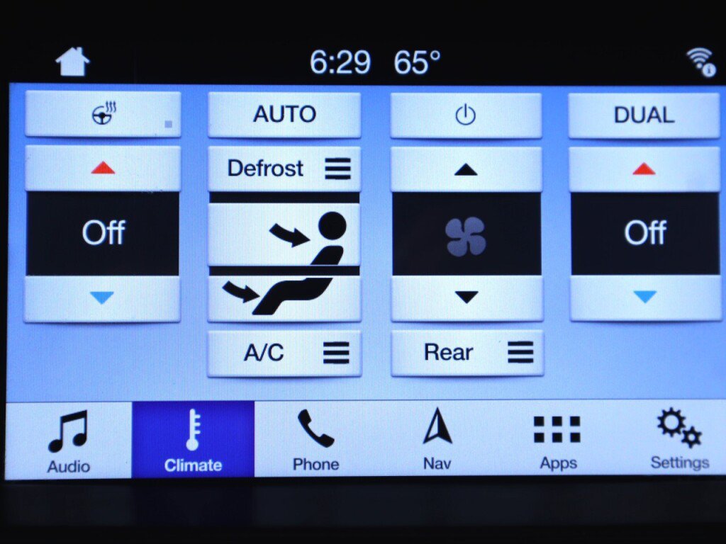 Used 2018 Ford Explorer XLT w/ Equipment Group 202A AWD/4WD image 18