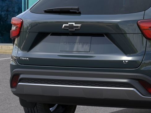 New 2026 Chevrolet Trax LT w/ Driver Confidence Package FWD image 14