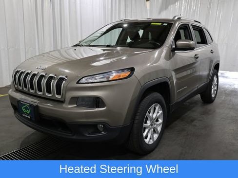 Used 2017 Jeep Cherokee Latitude w/ Safety/Convenience Group AWD/4WD image 23