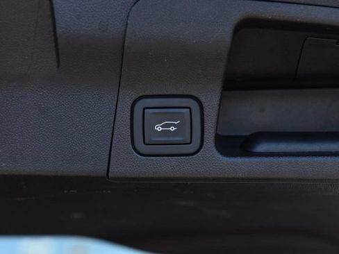 Used 2023 GMC Acadia SLT FWD image 30