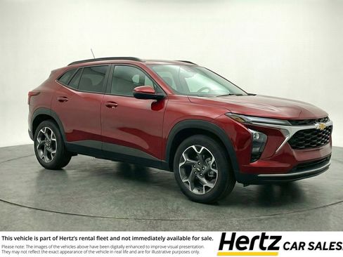 Used 2025 Chevrolet Trax LT image 1