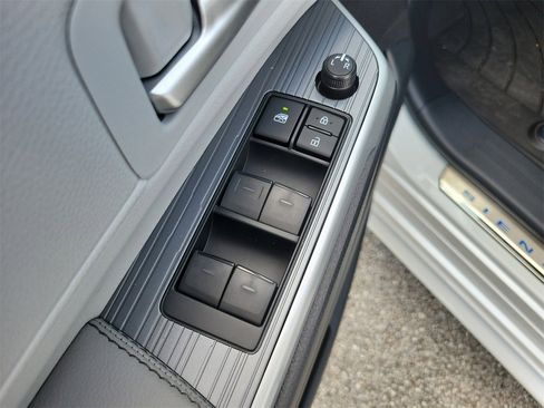 New 2026 Toyota Sienna XLE image 15