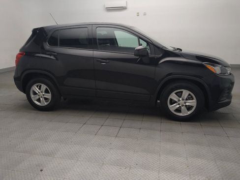 Used 2022 Chevrolet Trax LS w/ Tint and Cruise Package FWD image 11