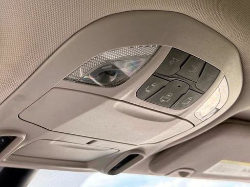 Used 2017 Chrysler Pacifica Limited w/ UConnect Theater Package FWD image 35